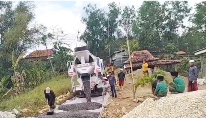 PEMBANGUNAN JALAN RABAT BETON DI DUSUN GUNUNG TIMUR GUNUNG KESAN TINGKATKAN AKSES DAN KESEJAHTERAAN WARGA
