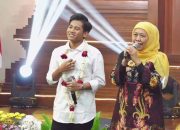 Valen Pamekasan Disambut Hangat di Grahadi, Duet “Lagu Keramat” Bersama Ibu Gubernur Jawa Timur Warnai Kepulangan ke Madura